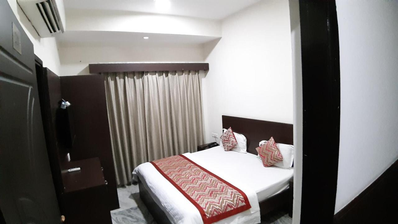Hotel Sar Kamla Dham Skd Vrindavan Fully Vaccinated Staff Extérieur photo