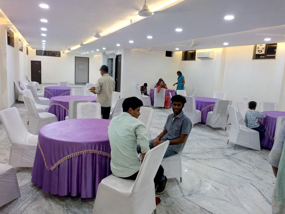 Hotel Sar Kamla Dham Skd Vrindavan Fully Vaccinated Staff Extérieur photo