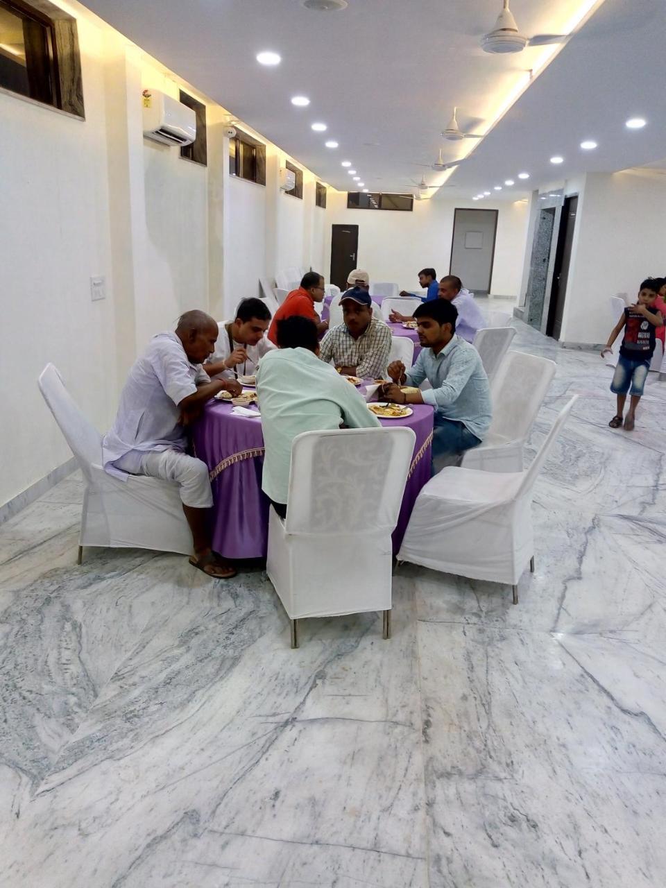 Hotel Sar Kamla Dham Skd Vrindavan Fully Vaccinated Staff Extérieur photo