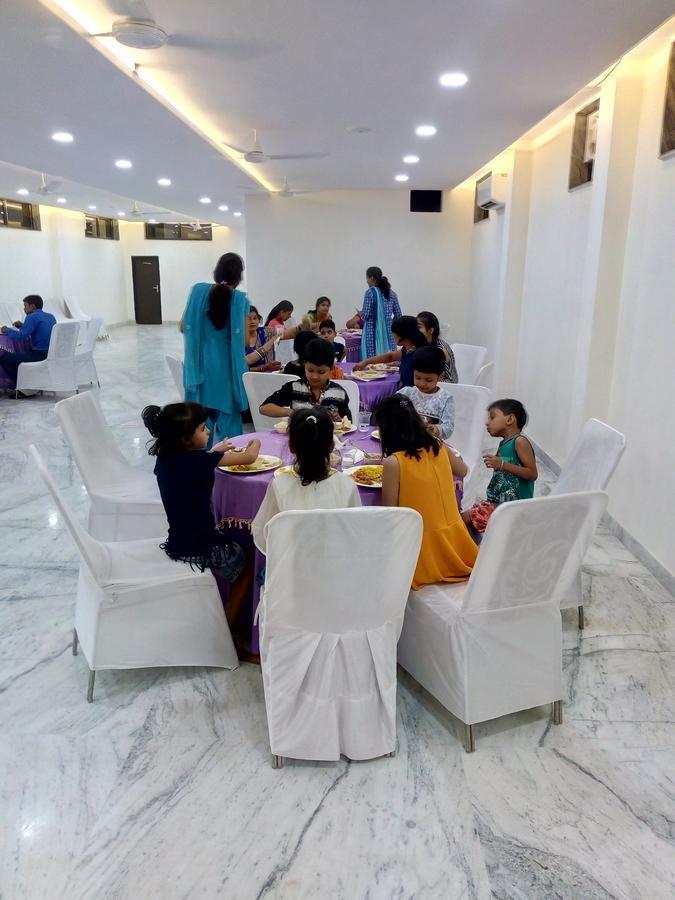 Hotel Sar Kamla Dham Skd Vrindavan Fully Vaccinated Staff Extérieur photo