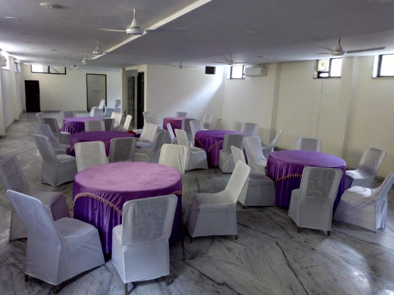Hotel Sar Kamla Dham Skd Vrindavan Fully Vaccinated Staff Extérieur photo