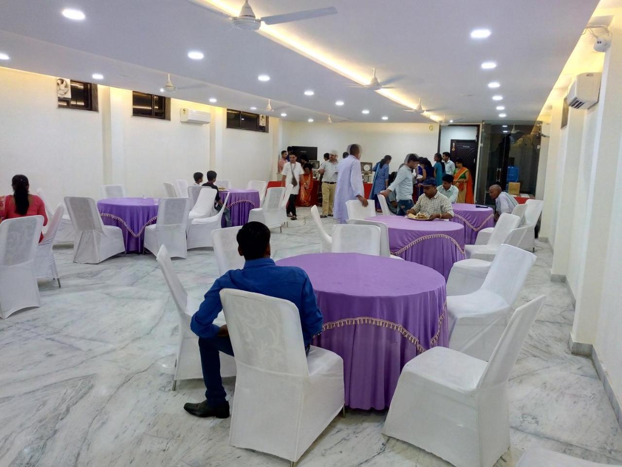 Hotel Sar Kamla Dham Skd Vrindavan Fully Vaccinated Staff Extérieur photo